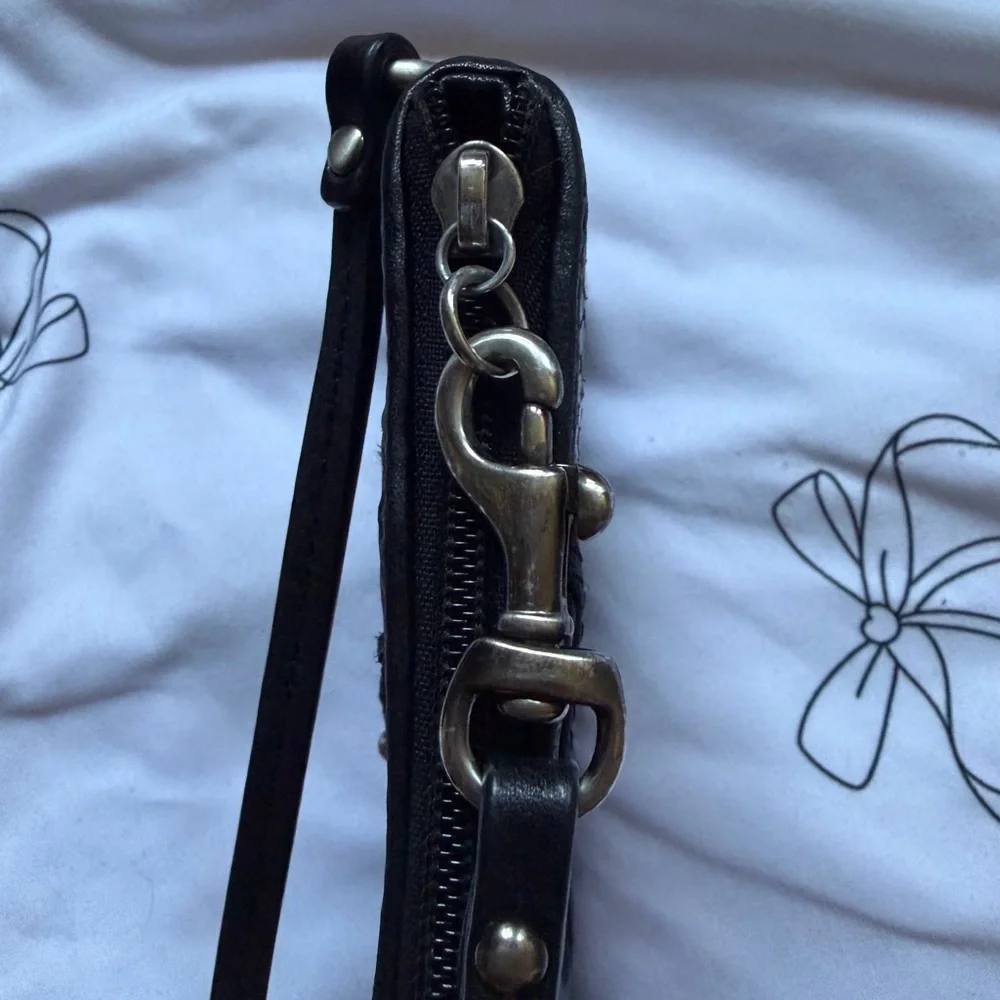 🖤Y2K Rare Coach Black and Gray Patchwork Studded Wristlet - Picture 5 of 8